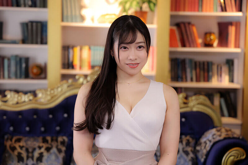 野咲美桜さんがインタビューをしている