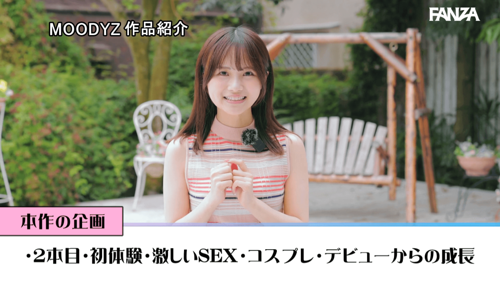 泉ももかがインタビューを受けている