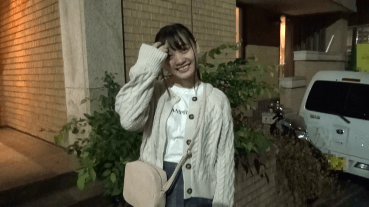 花音うららの私服姿